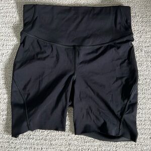 Lululemon base pace bike shorts 6”